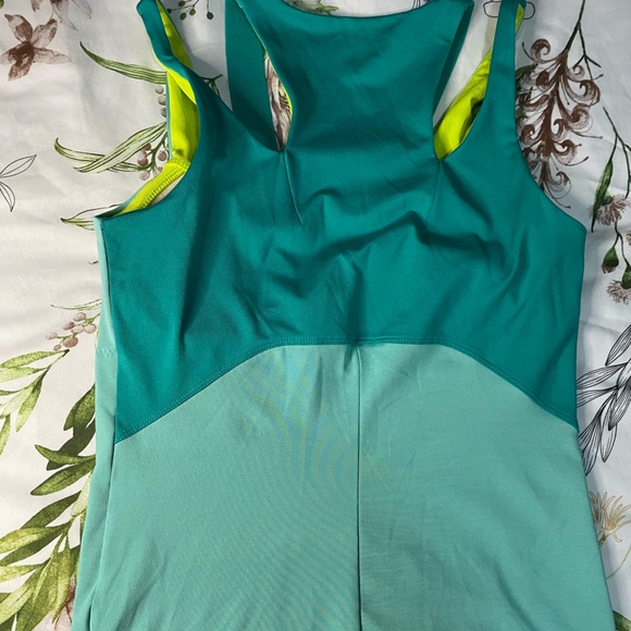 Active wear top - Picture 2 of 2